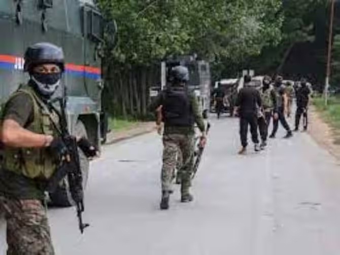 Jammu-Kashmir में घुसपैठ की कोशिश को नाकाम, सुरक्षा बलों ने तीन आतंकवादियों को किया ढेर